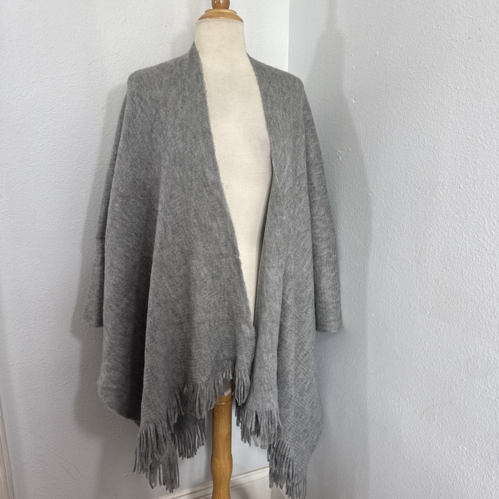 Vince Camuto Shawl Wrap‎ OS Gray Fringe Ruana Poncho Scarf Cape